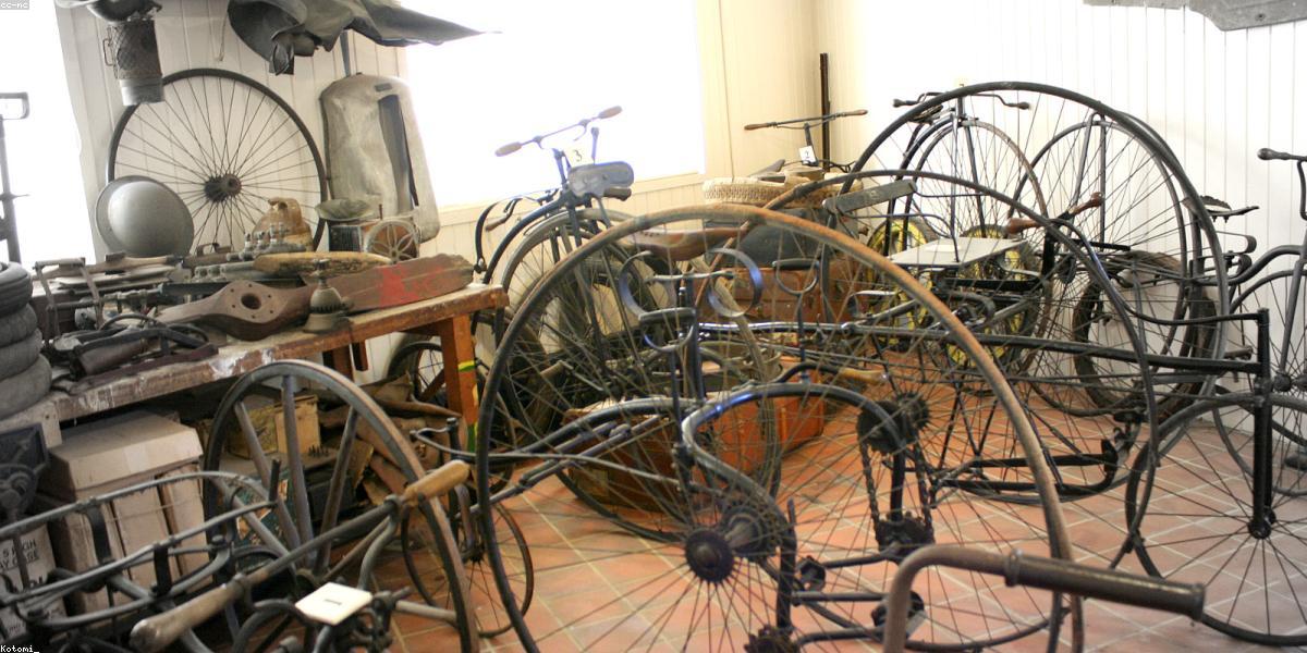 hyniwio bicycle shop exterior